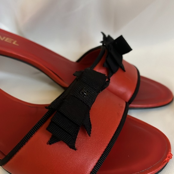 Beautiful red Chanel slip ons with black bows - size 39 1/2 - good condition - Picture 12 of 12